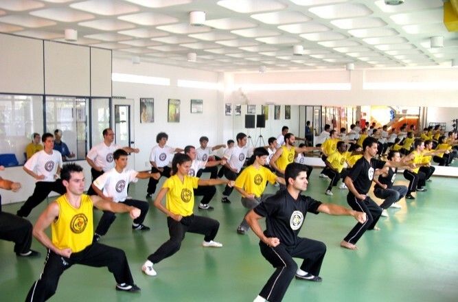 Treino coletivo na matriz.
